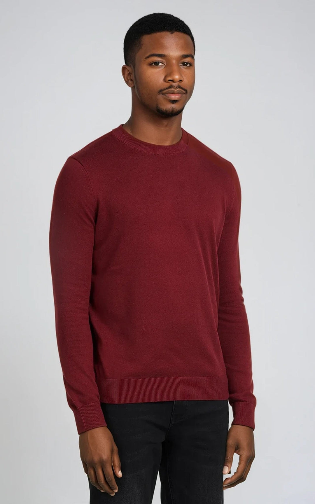 Men’s navy lightweight crewneck knit sweater by Como, shown in maroon studio image with visible knit texture and classic fit.