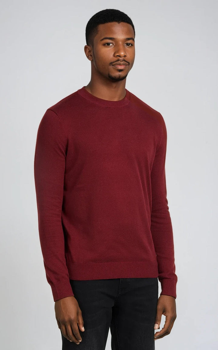 Men’s navy lightweight crewneck knit sweater by Como, shown in maroon studio image with visible knit texture and classic fit.